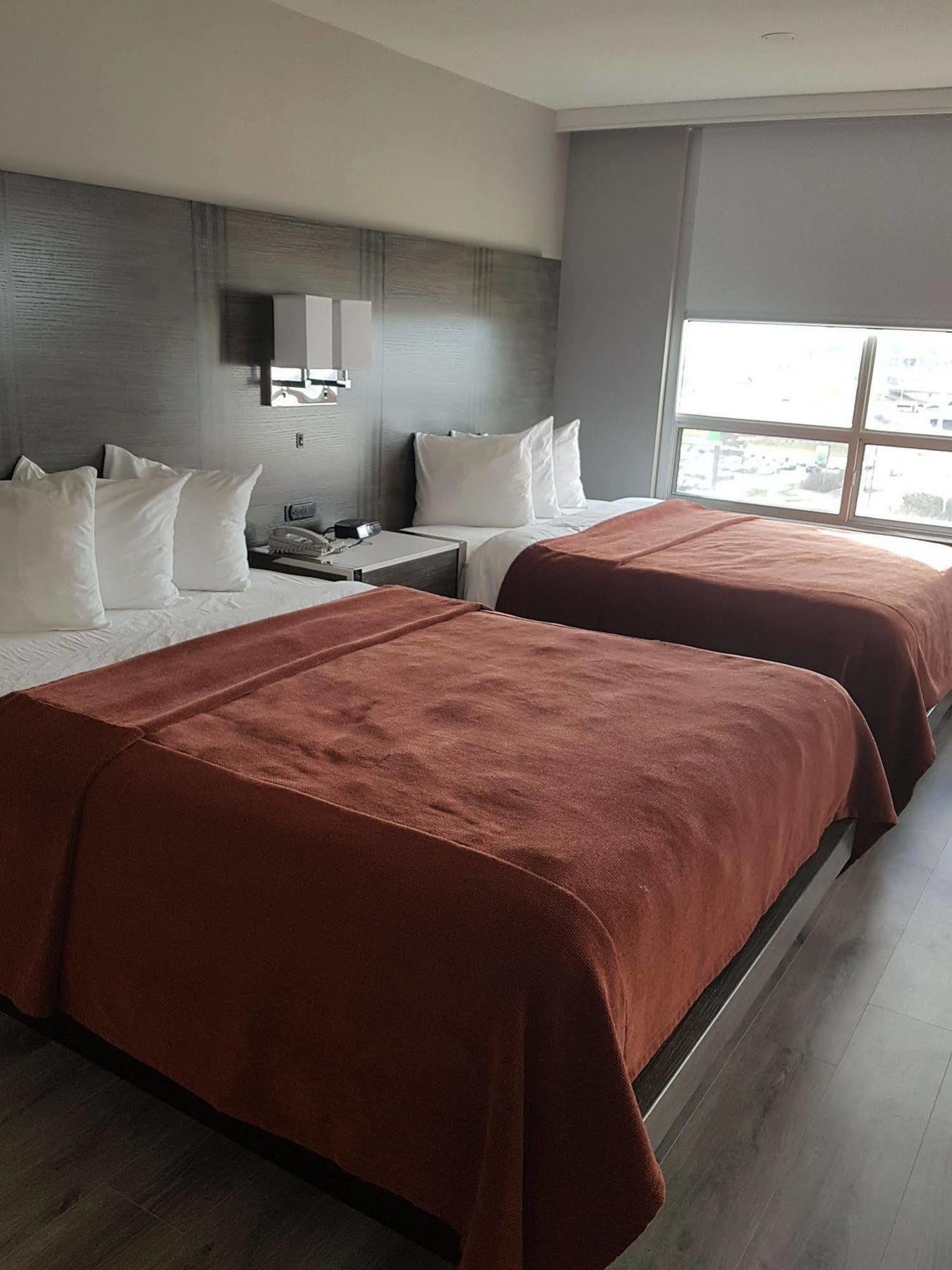 Hotel Carlingview Toronto Airport Mississauga Exteriör bild